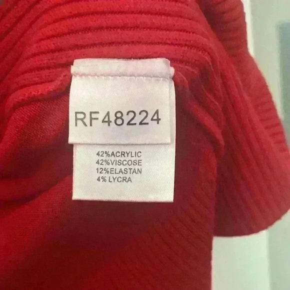 Red sweater - Picture 5 of 6